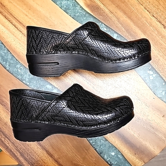 Dansko Professional Black Leather Shoes Textured Clogs | Size 38 EU / 8 US - Picture 8 of 11